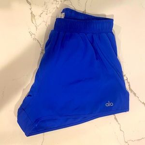 Alo yoga, size small, stride short